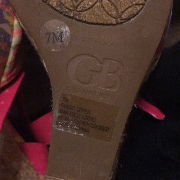 Sexy cute Gianni Bini pink/multicolored 5in peep toe platform wedges, size 7 - Picture 15 of 16